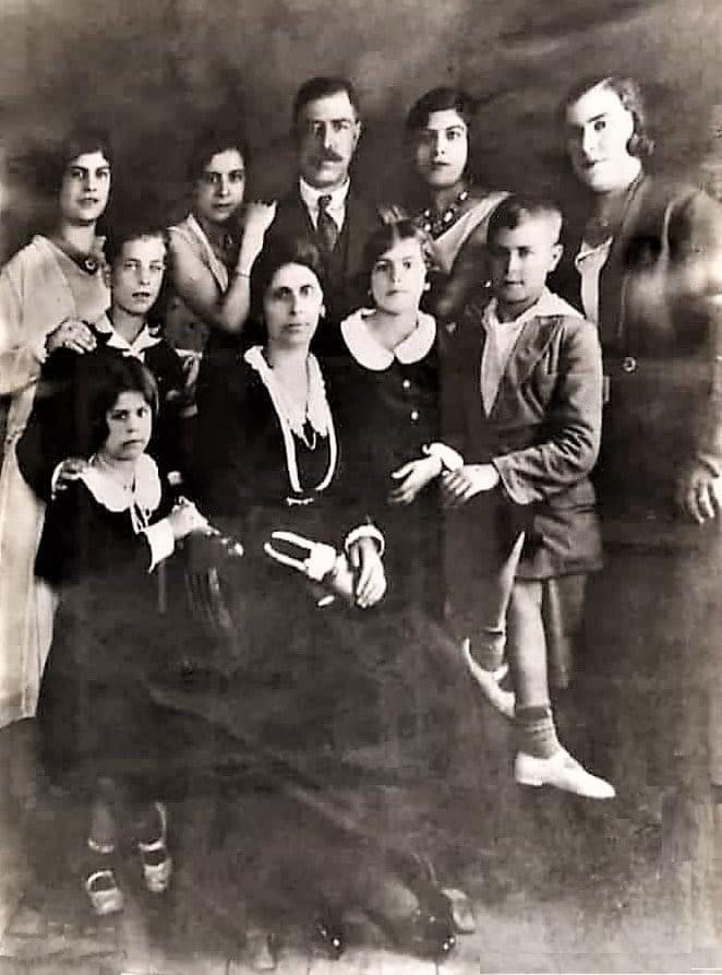 Archive photo Abraham_Rousso_family.jpg